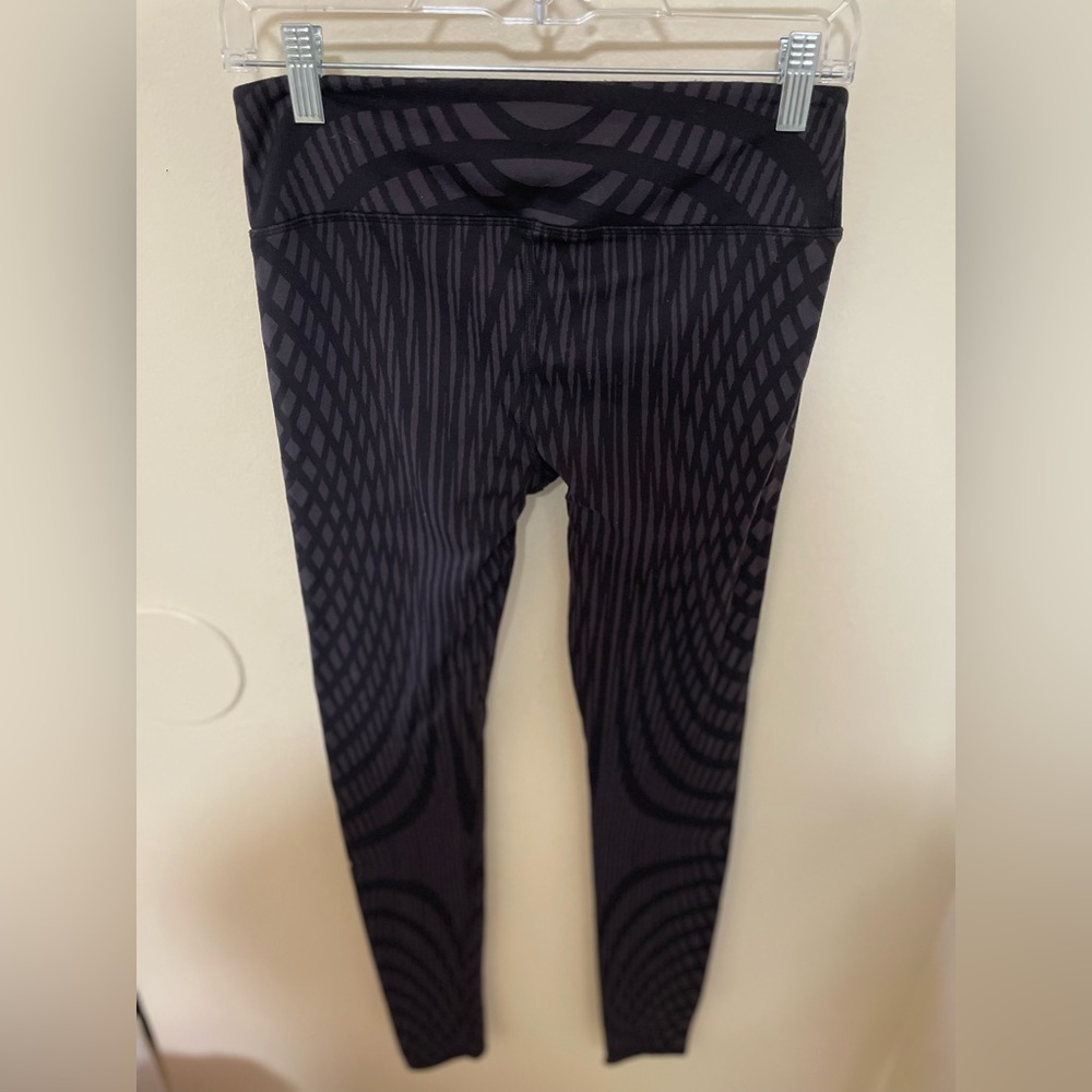 ✨ALO Black Patterned Leggings Size S - Picture 6 of 8
